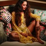 Gajala Instagram - ఎగురుతున్న పక్షి 🧚‍♀️!!!!! #gazala#gajala#telugu #telugumovie #teluguactress #yellow#instadaily #indianactress #actress My Own Palace