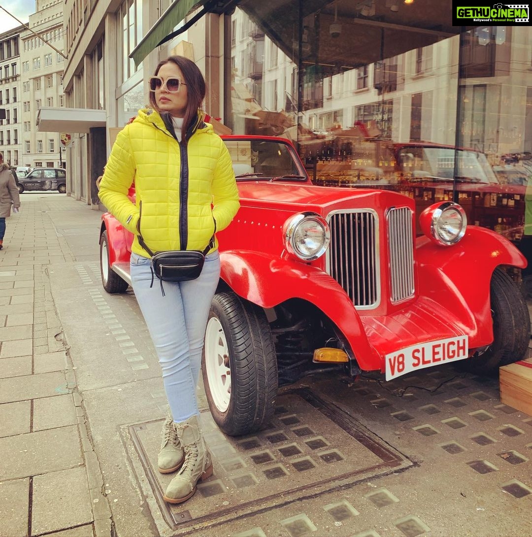 Gajala Instagram - Anyone who ever gave u confidence,u owe them a lotš„° #gazala24 #gajala #traveldairies #uk #takemeback #dieseljeans #superdryjacket #fashion #telguactress London, UK
