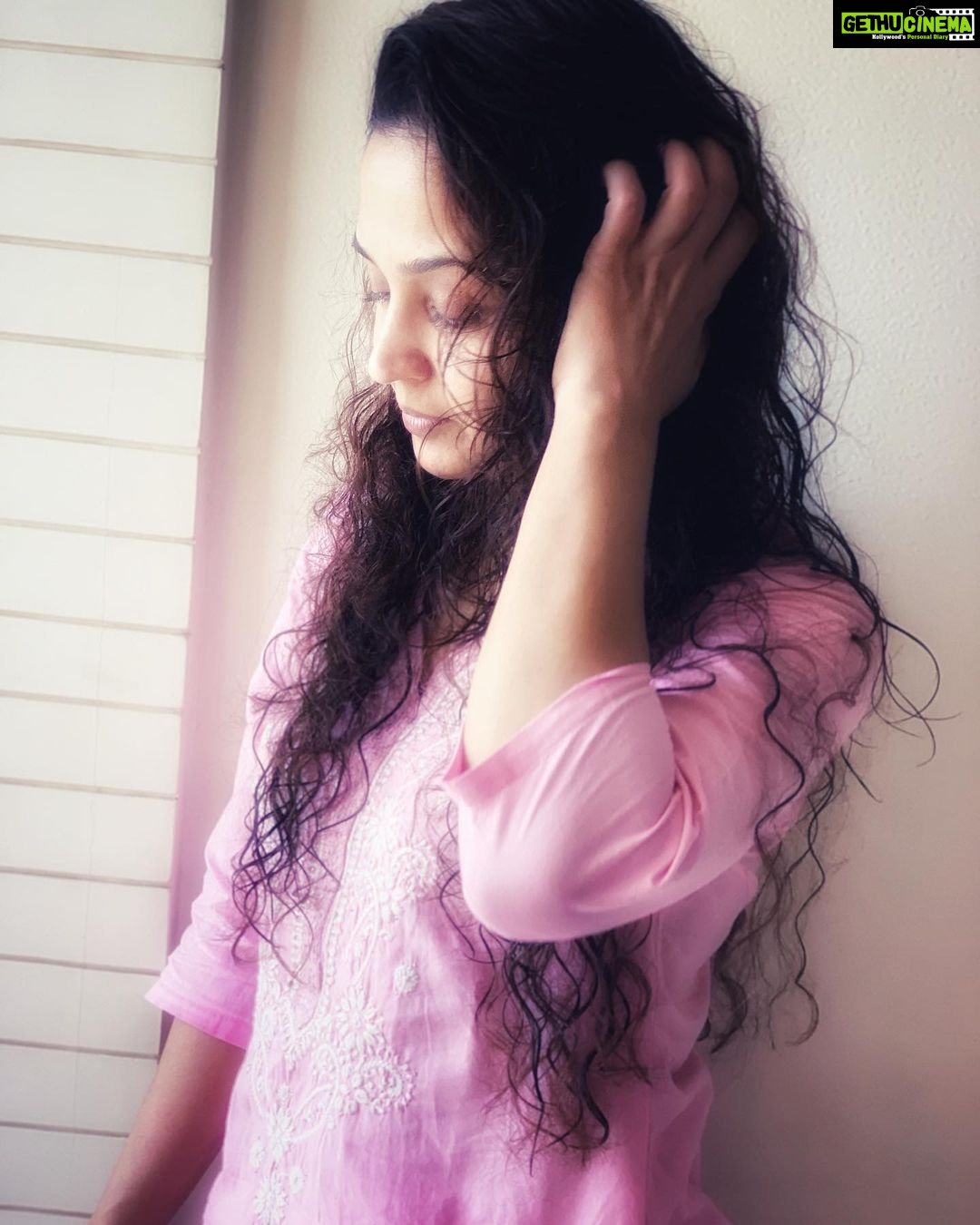 Gajala Instagram - Progress Not Perfection!! 📸 Thank you my Love 😘😘 @faisal_miya__photuwale #simplicity #gajala #gazala #actress #pinkismyfavoritecolor #naturalhairstyles #lovecurls #lifeisgood #blessed