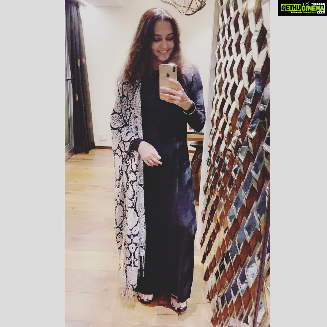 Gajala Instagram - Loving & Living ❤️🥰 😘 @iamkaranp @iammuskaanp #blackandwhite #mirrorselfie #gajala #gazala #loveforkids