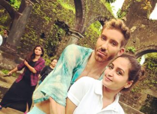 Gajala Instagram - Can’t get my eyes of u wen u DANCE😍craziness💃🏽❤️ @bobbynewberry it was a wonderful experience working with u #chance @faisal_miya__photuwale @thebucketlistfilms @ujwalgupta_ @_rishabh_shetty_ @prashanthnysharma #international #musicvideo #celebrety #choreographer #danceispassion #bobbynewberry #photuwalas