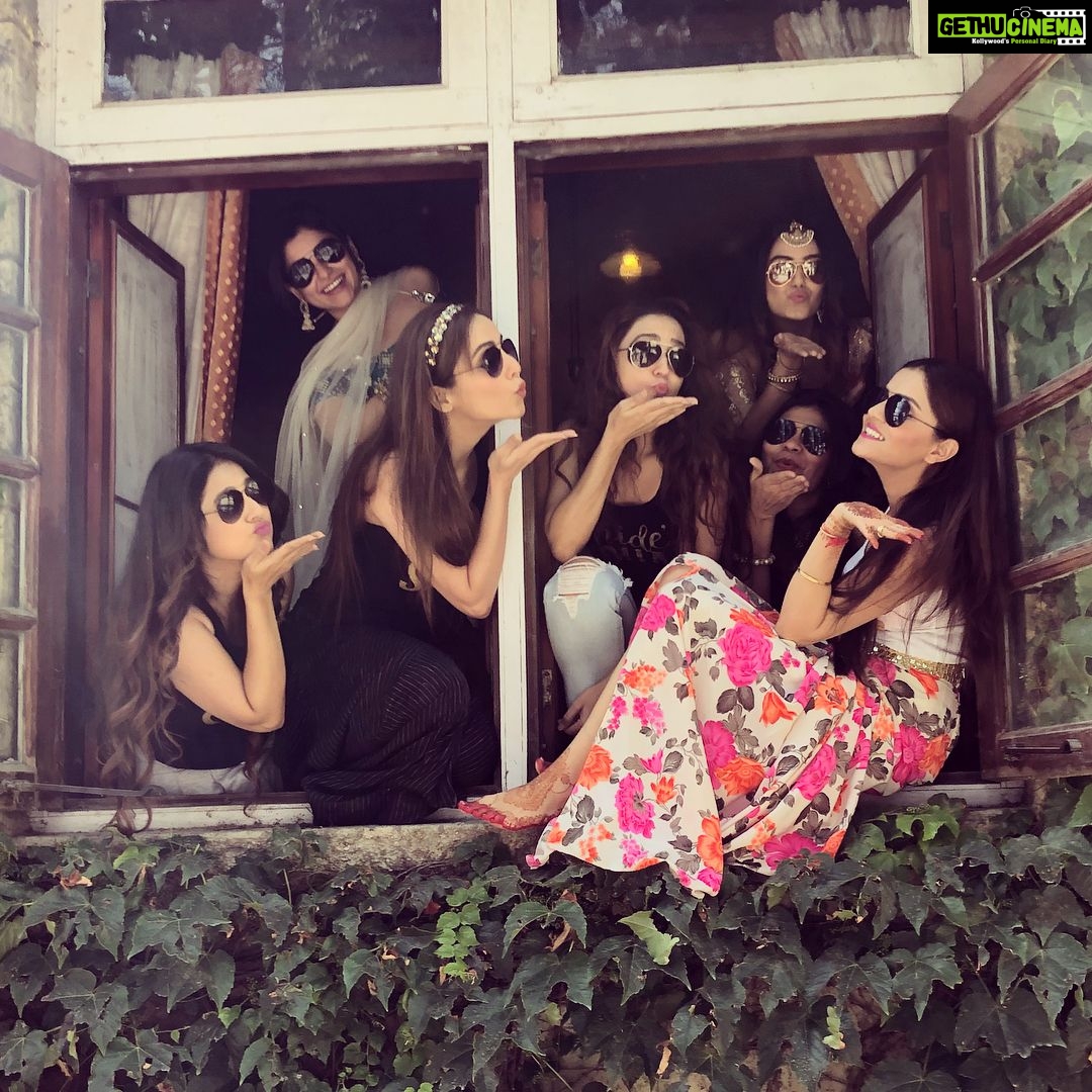 Gajala Instagram - Bride squads 😍 @rubinadilaik @tintin3012 @iamnehap @keertikelkar @srishtyrode24 @meghnachitalia @benafd #rubinadilaik #rubyabhikishaadi #rubinaabhinav