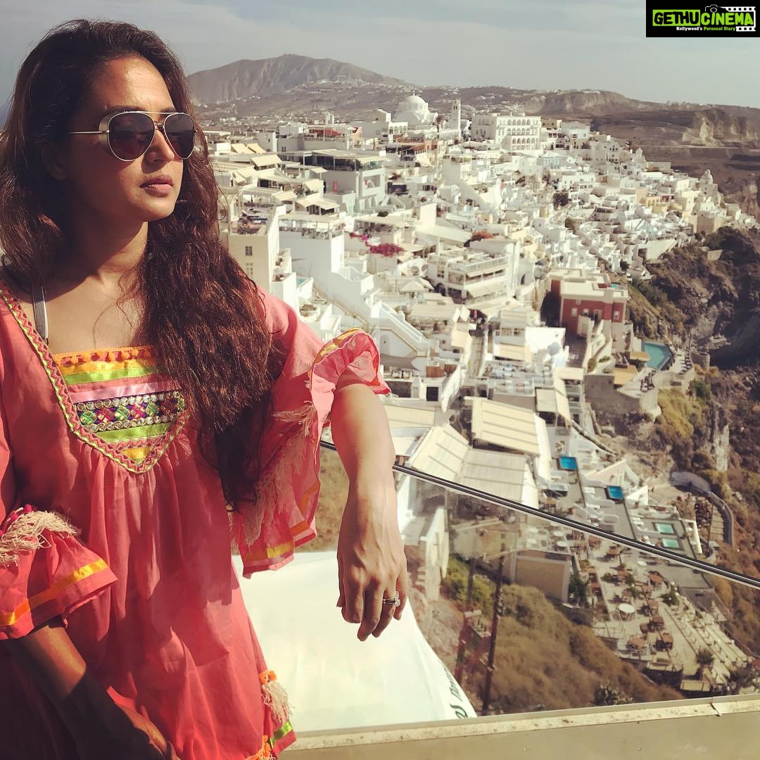 Gajala Instagram - LOVE❤️ @faisal_miya__photuwale #firasantorini #greekstyle #lovingit #traveldairies# Thíra, Santorini, Greek Island