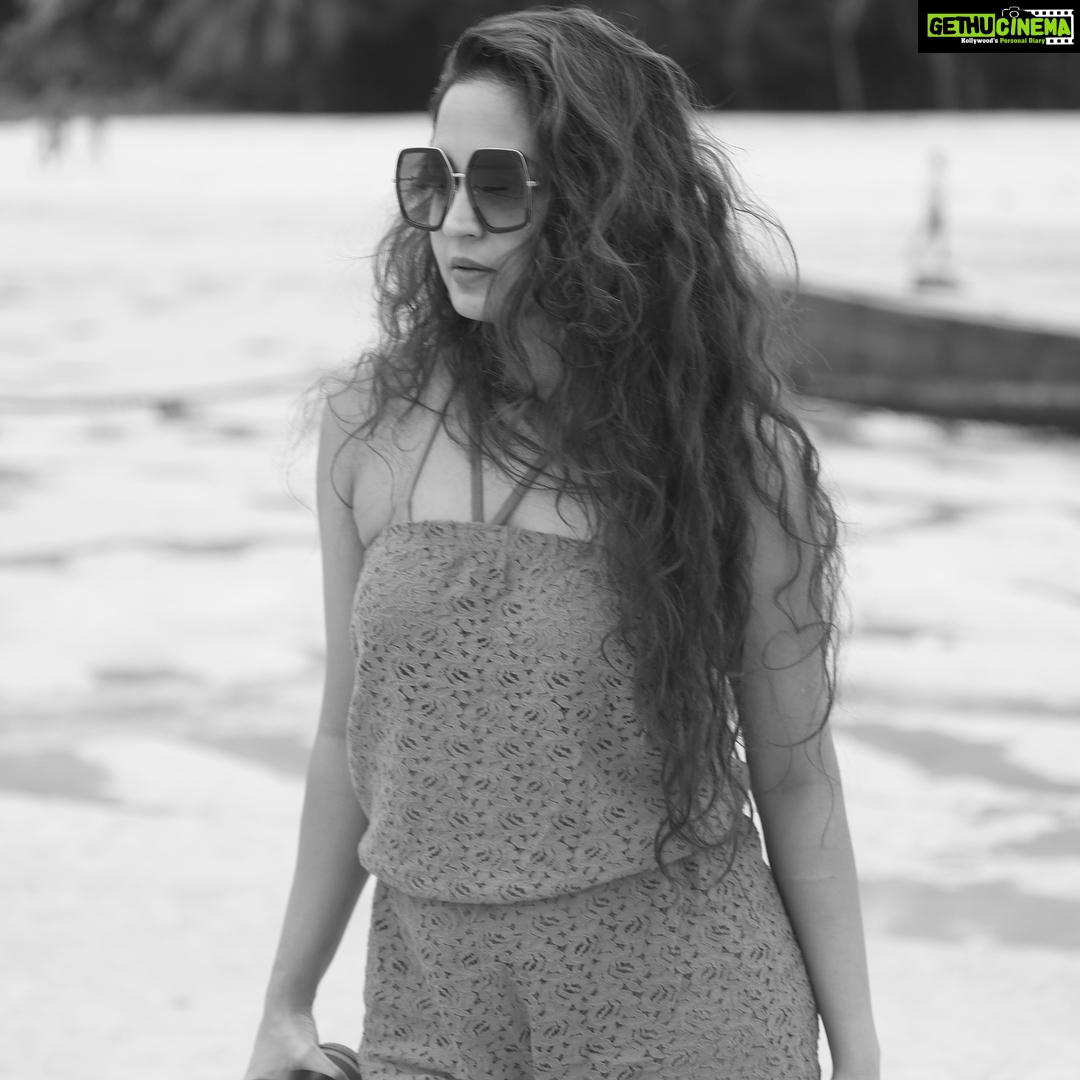 Gajala Instagram - Those who find beauty in all of nature will find themselves at one with the secrets of life itself π Photo courtesy: @faisal_miya__photuwale π@photuwalas π #letskeepitsimple #fashion #gucci #shades #gajala #gazala #faisalgazala #blackandwhite #love β€οΈ