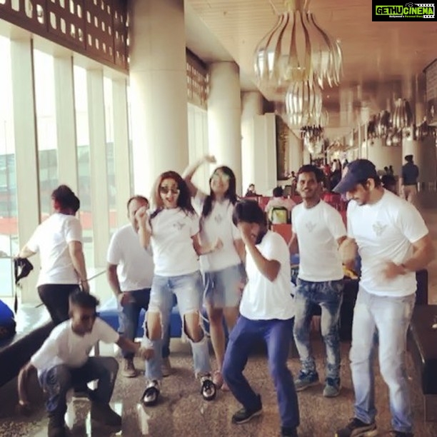 Gajala Instagram - New twist 😜wth my Team 😊 @Faisal_raza_khan @jay.parikh1212 @dj_aashikaa @thebucketlistentertainment #musiclove#photuwalas#wearefocuse#lovemyjob❤