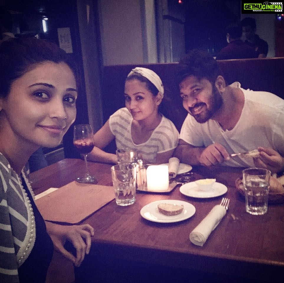 Gajala Instagram - Dinner time wth Loved ones 😍😘@faisal_raza_khan @shahdaisy