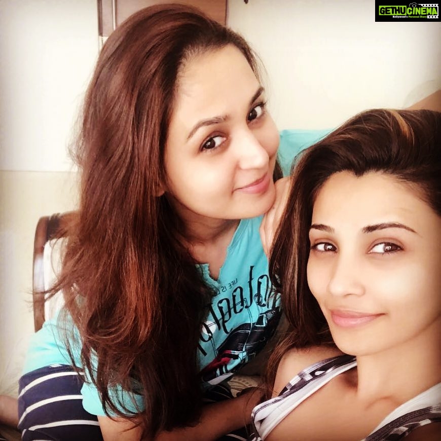 870px x 870px - Gajala Instagram - Can't feel lazy wen ur wth dazyðŸ˜œðŸ˜˜ love u baby  @shahdaisy #friendsforever - Gethu Cinema