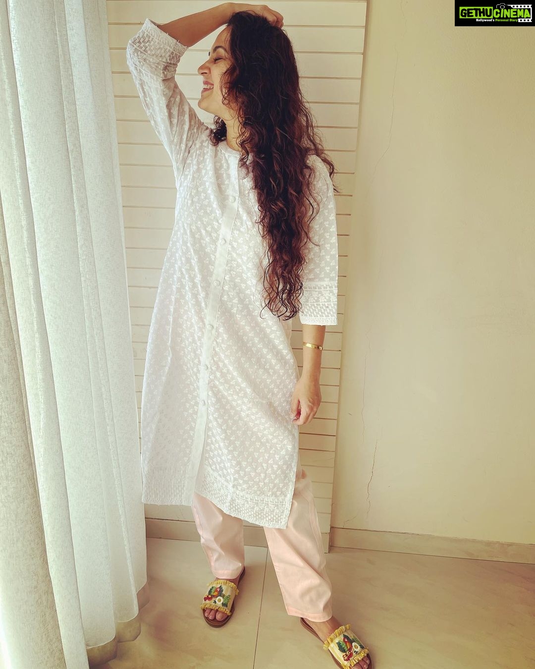 Gajala Instagram - Bcoz its Friday……………..🥰💖 . . . Outfit by: @aarushi.jajodia 😘 Jewel (gold bracelet) : @sanjaysahijwani @sanishjewels 😍 . . . . . . . #white #friday #myday #gajala #gazala #simple #instapic #instadaily #instagram #instafashion #indianwear #curlyhair #gold