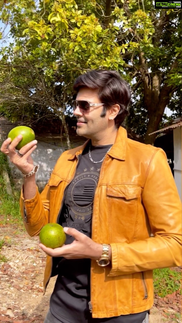 Ganesh Venkatraman Instagram - Ganesh and Nisha having a fabulous time at our farm 😊 @prettysunshine28 @talk2ganesh . . . #nishaganesh #avocados #passionfruits #kodaiinabox #kodaiinaboxexperience #kodaikanal #kib #fruitsbasket #wedeliver #deliveryservice #kodaiinabox