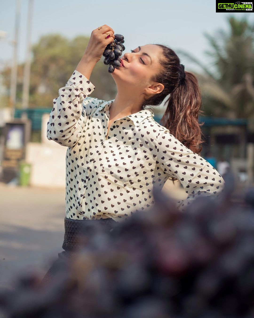Gurleen Chopra Instagram - Red wine is the secret of my beauty 🍷 💃💗🦋❤️ . . . . .#lovewine #winelover #hollywoodlook #cutegirl #chubbycheeks #bollywoodactress #southindianactress #supermodel #sexyeyes #attitude #barbiedoll Back road Lokhandwala
