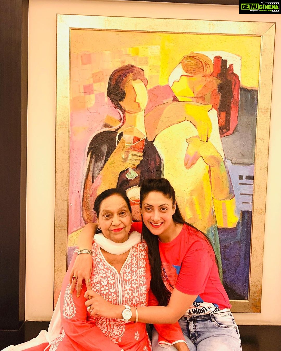 Gurleen Chopra Instagram - Maaye tere vehre vich rab vasda tetho pal vi door na javan 👩👧👩👧kaash sari umar chd he reh sakdi tere kol maaye . . . #beautifulmom #loveyoumom #blessedtohaveyou #bestmom #beautifulmoments #familytime #chandigarhborn #chandigarhgirl