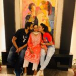 Gurleen Chopra Instagram - Dona vicho jiada pyar kinnu kardi a maa ???? Eh na oh dass sakdi hai na Assi 👩‍👧‍👦 . . .#mom #momlove #siblingday #truelove #purelove
