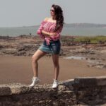 Gurleen Chopra Instagram - Remember Eagle 🦅 do not fly with Pegions 🐦... . . . . Pic credit 📸 @shotfromabhi . . . . . .#flyhigh #fliyingkite #freebird #flying #kite #eagle #lovemyself #dignity #respect #dreams #goals #weekendvibes #happyweekend #punjab #bollywoodactress #bollywoodmovies #punjabiactress #perfectfigure #sexyfigure #myheart #beauty ..... Goa Calangute Beach