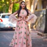 Gurleen Chopra Instagram - Jaag de lootere ta Assi v c,,, per tu Sanu lutiya kamaal kar k 👏🏻 👏🏻 . . . . #inlove #beautiful #gown #cutegirl #iloveyou #lovemyself #happiness #lifeisbeautifulwithyou❤️ #thankyougod🙏 #foreverything #missmiss #kisskiss #lovelove #yourbutterfly 🦋🦋 Varsova Beach