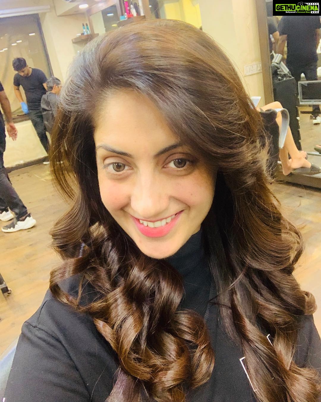 Gurleen Chopra Instagram - I love my hair because... It’s a reflection of me & me is beautiful . . . #newhaircut #newme #newlook #cutipie #followme #newcurls Lonavala, Khandala
