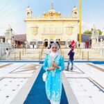 Gurleen Chopra Instagram - Ehi oh asthaan hai jithe ake mere mann nu te rooh nu shaanti mildi hai, thank you 🙏🏻 jathedaar sant baba Kulwant Singh ji for your lovely blessings 🙌🏻🙌🏻 ... . . . . #takhat sachkhand sri hajoor Sahib ji #nanded #hajoorsahib #blessings #god #puresoul #heavenonearth Takhat Sachkhand Shri Hazur Gurudwara, Nanded, Maharashtra