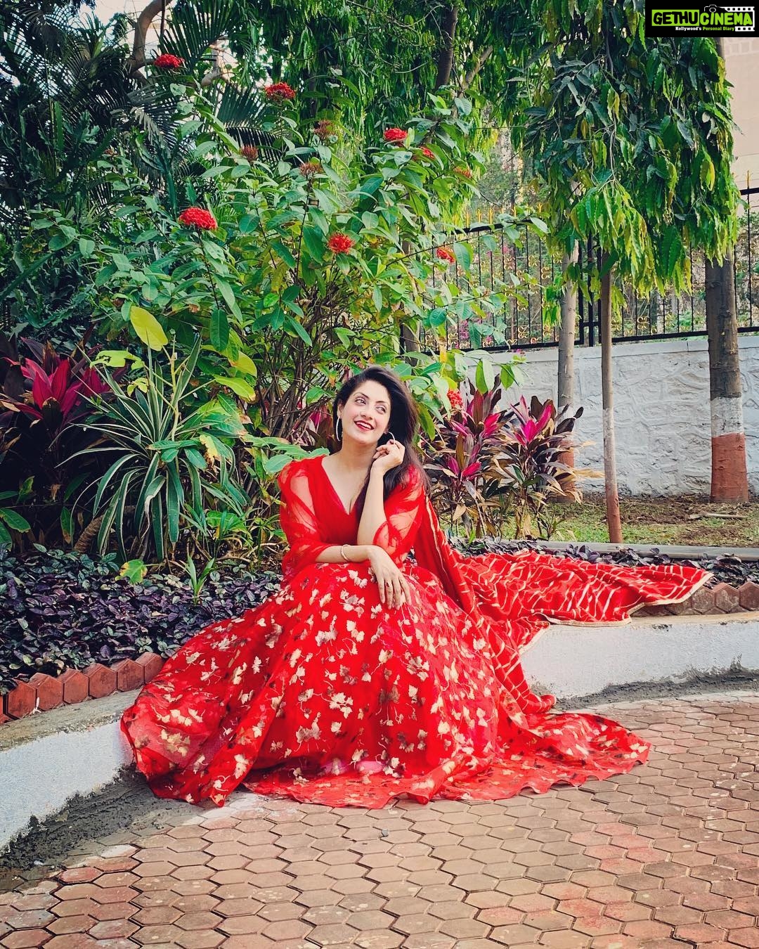 Gurleen Chopra Instagram - Chitta kukkad banere te , kashni duppatte valiye munda sadke tere te 💕 💕 .....HAPPY VAISAKHI to all my lovely insta fam love u all ❤️❤️ GURLEN Mumbai, Maharashtra