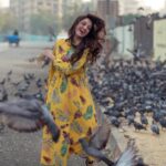 Gurleen Chopra Instagram - Humne yeh tehzeeb parindon se seekhi hai, subah ko ghar se jana Shaam ko ghar a jana....I love my cute birds 🦅 🦅 ( feeding pigeons makes my soul happy ) #lovediscutebirds #myfavgreywings #newphotishoot #myfavplace #withoutmakeupshoot #naturalshoot #lovelife #bestlifequotes #morecutepics #comingsoon #lovenature #naturelovesyouback Runwal Elegante Tower 1