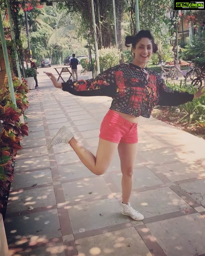 Gurleen Chopra Instagram - Donβt fall for sweet words, fall for sweet efforts π π..... #happysundayeveryone #lovedancing #enjoytheweekend #loveyourself..... GURLEN The Retreat Hotel & Convention Centre, Madh Mumbai