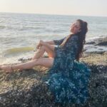 Gurleen Chopra Instagram - Letting go is so hard, but being free is beautiful...(thank you) ❤️ More pics are coming soon 😍 . . . . #sunset #beach #beachbody #gc #beachbabes #sunny #sunsets #happy #happygirl Dana Pani, Madh Island