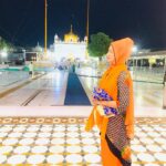 Gurleen Chopra Instagram - God is my strength & power...it’s a wonderful experience praying between 1.30 to 4.30 early mng in the magical hours 🌟 🌟ruhaniyat naal Bhariya hoya TAKHAT SACHKHAND SRI HAJOOR SAHIB ik Swarg hai... plz life ch ik vaar ethe ake iss time da anubhav karo tuanu aap yakeen ho jayega 🙏🏻🙏🏻 🙌🏻 🙌🏻 GURLEN . . . . # myfavplace #earlymngblessings #blessings #heavenonearth #nanded #stars #moon #heaven #life #puresoul #hajoorsahib #surender #god #feelthevibes... Takhat Sachkhand Shri Hazur Gurudwara, Nanded, Maharashtra
