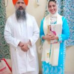 Gurleen Chopra Instagram - Ehi oh asthaan hai jithe ake mere mann nu te rooh nu shaanti mildi hai, thank you 🙏🏻 jathedaar sant baba Kulwant Singh ji for your lovely blessings 🙌🏻🙌🏻 ... . . . . #takhat sachkhand sri hajoor Sahib ji #nanded #hajoorsahib #blessings #god #puresoul #heavenonearth Takhat Sachkhand Shri Hazur Gurudwara, Nanded, Maharashtra