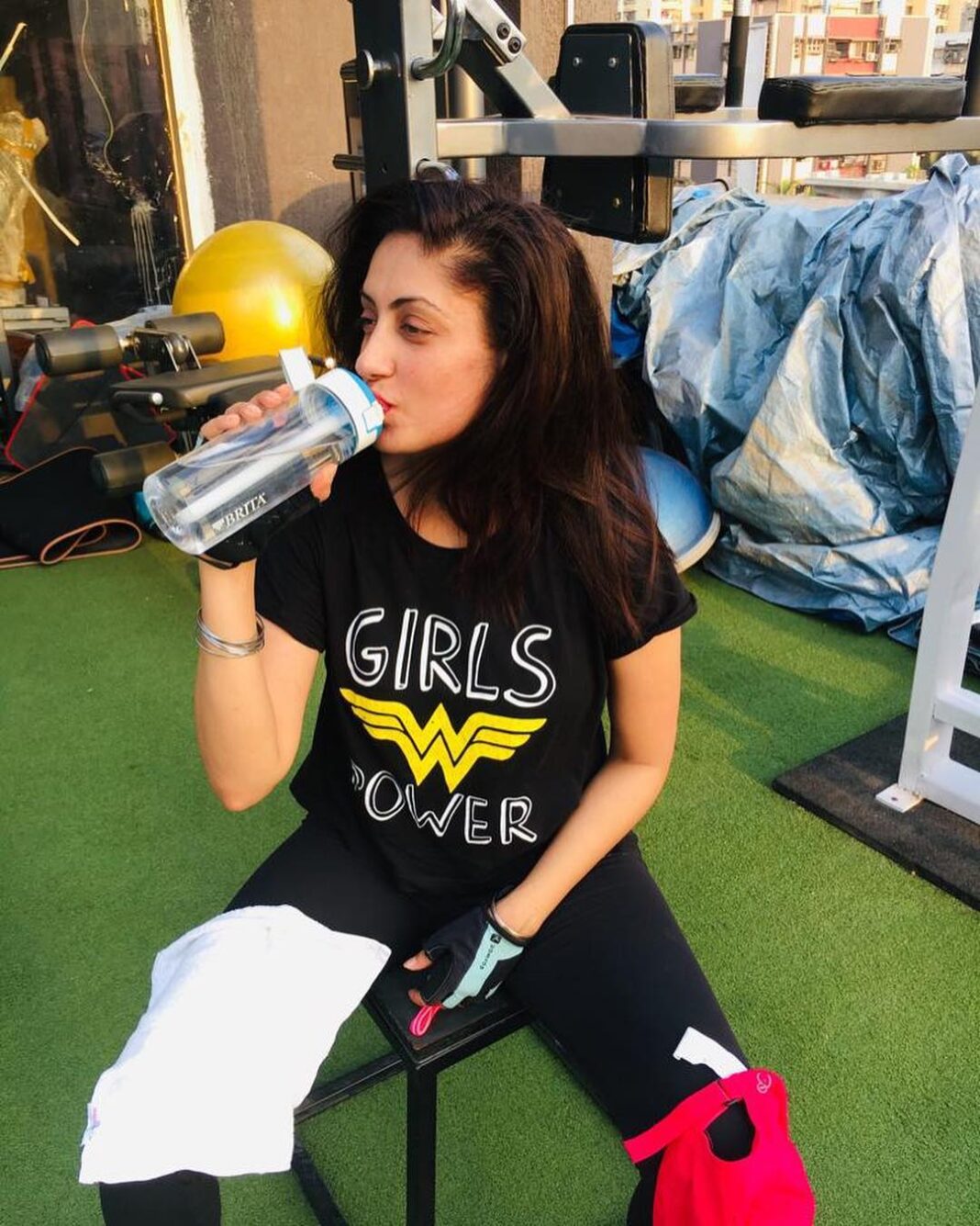 Gurleen Chopra Instagram - Work while they sleep, learn while they party, save while they spend, live like they DREAM....Sunday early mng gym ( 🏋️‍♀️ work out videos coming soon ).... love u all ❤️❤️....GURLEN....#sundaymotivation #hardcoreworkout #legsday #gymlover #myfavplace #gettingreadyforbigdream.... Waves Gym
