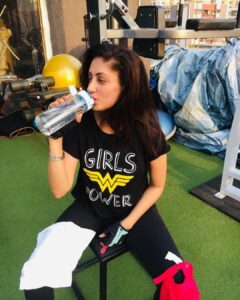 Gurleen Chopra Instagram - Work while they sleep, learn while they party, save while they spend, live like they DREAM....Sunday early mng gym ( 🏋️‍♀️ work out videos coming soon ).... love u all ❤️❤️....GURLEN....#sundaymotivation #hardcoreworkout #legsday #gymlover #myfavplace #gettingreadyforbigdream.... Waves Gym