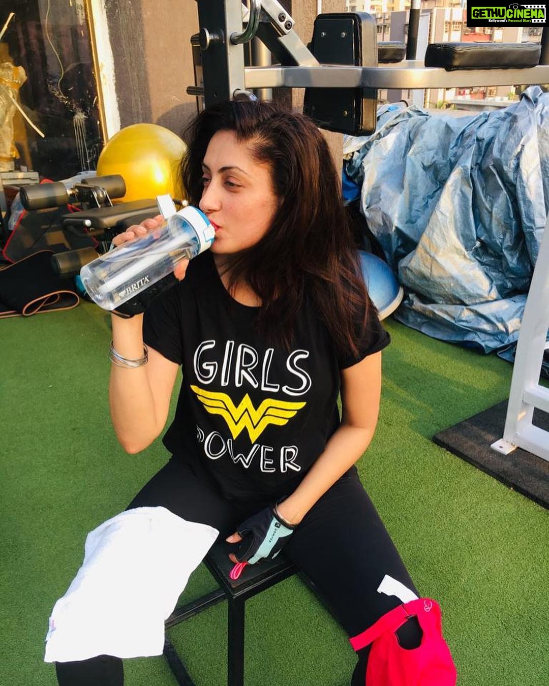 Gurleen Chopra Instagram - Work while they sleep, learn while they party, save while they spend, live like they DREAM....Sunday early mng gym ( 🏋️♀️ work out videos coming soon ).... love u all ❤️❤️....GURLEN....#sundaymotivation #hardcoreworkout #legsday #gymlover #myfavplace #gettingreadyforbigdream.... Waves Gym