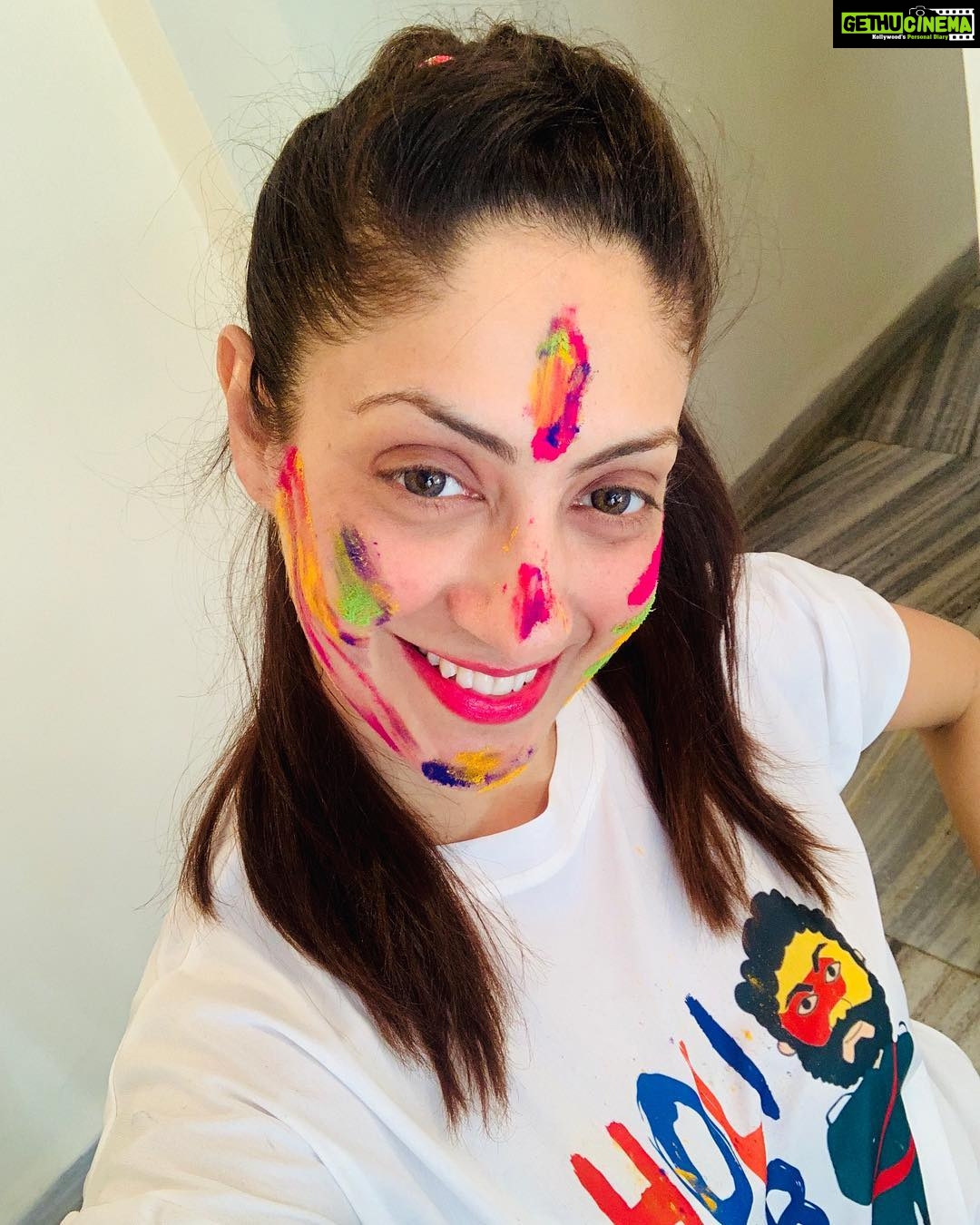 Gurleen Chopra Instagram - Happy Holi # holi2019 #happyholi #holi Mumbai, Maharashtra