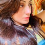 Gurleen Chopra Instagram - You touched my soul from so far away ... 📞 📞 📱 📱 ( jaruri nahi koi tuanu Kareeb hoke he Samjhe, Kai Kai vaar koi bahuttt door Beth k v tuanu samjh janda ) #mngselfie #withoutmakeup #loveyourvoice #lovemylife #happyweekends #thankyougod #soulconnection Mumbai, Maharashtra