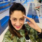 Gurleen Chopra Instagram - A mind that is stretched by a new experience can never go back to its old dimensions... bye bye DUBAI #newpeople #newexperience #newlife #beautifullife Terminal 1 Dubai International Airport Departure Area Gates D