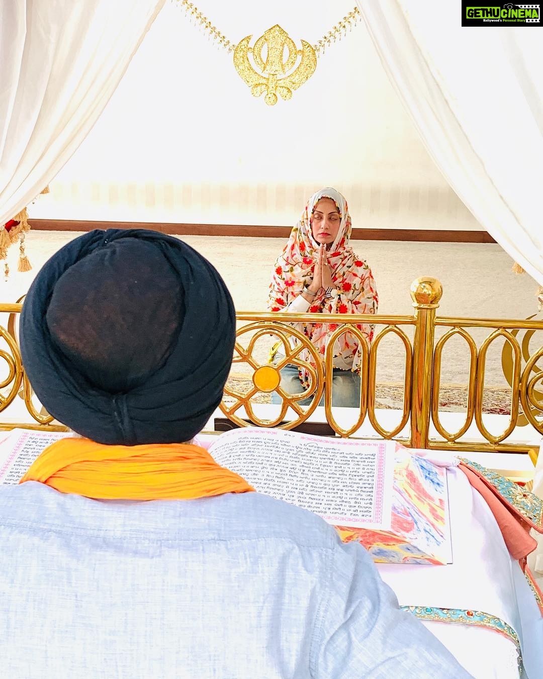 Gurleen Chopra Instagram - I am loved by GOD and nothing can take this away from me 🙏🏻 ... #dubaigurdwara #lovegod #godlovesme @annie.jangid Guru Nanak Darbar Dubai