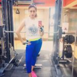 Gurleen Chopra Instagram - Change the person in the mirror, & your life will change.....( MAN IN THE MIRROR) 🤘🏻💪🏻 #gymmotivation #lovelife #myinspiration #newenergy #stronggirl #goodvibes Waves Gym