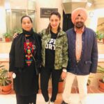 Gurleen Chopra Instagram - You both have given me the right to see the sunshine of world , I still remember your first touch , You both always treated me like princess .... you have taught me how to held my head high ...... Thank you for teaching me how to love , how to care , and how to contribute in the progress of humanity & you will b always proud of me. Happy anniversary both of you...💐💐🎂🎂💐 Radisson Chandigarh Zirakpur