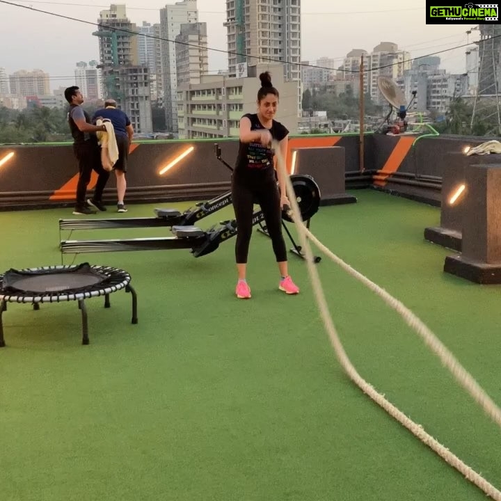 Gurleen Chopra Instagram - Battle rope training in our new open crossfit training area... experience the new waves gym💪🏻....#stayfit #stayyoung #staycute... Waves Gym