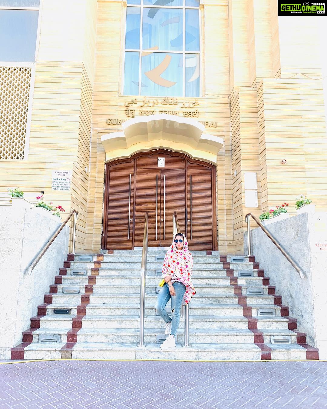 Gurleen Chopra Instagram - I am loved by GOD and nothing can take this away from me 🙏🏻 ... #dubaigurdwara #lovegod #godlovesme @annie.jangid Guru Nanak Darbar Dubai