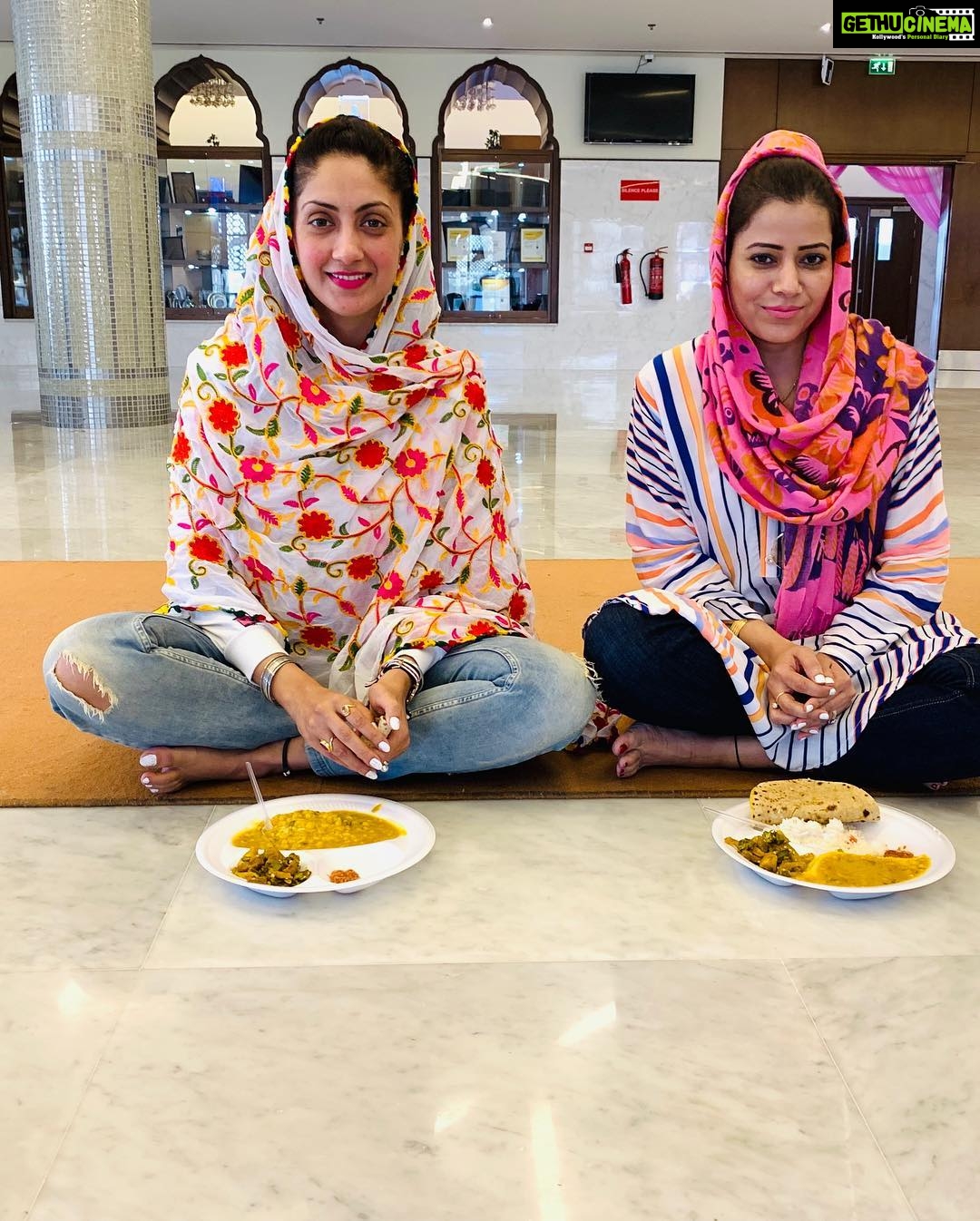 Gurleen Chopra Instagram - I am loved by GOD and nothing can take this away from me 🙏🏻 ... #dubaigurdwara #lovegod #godlovesme @annie.jangid Guru Nanak Darbar Dubai