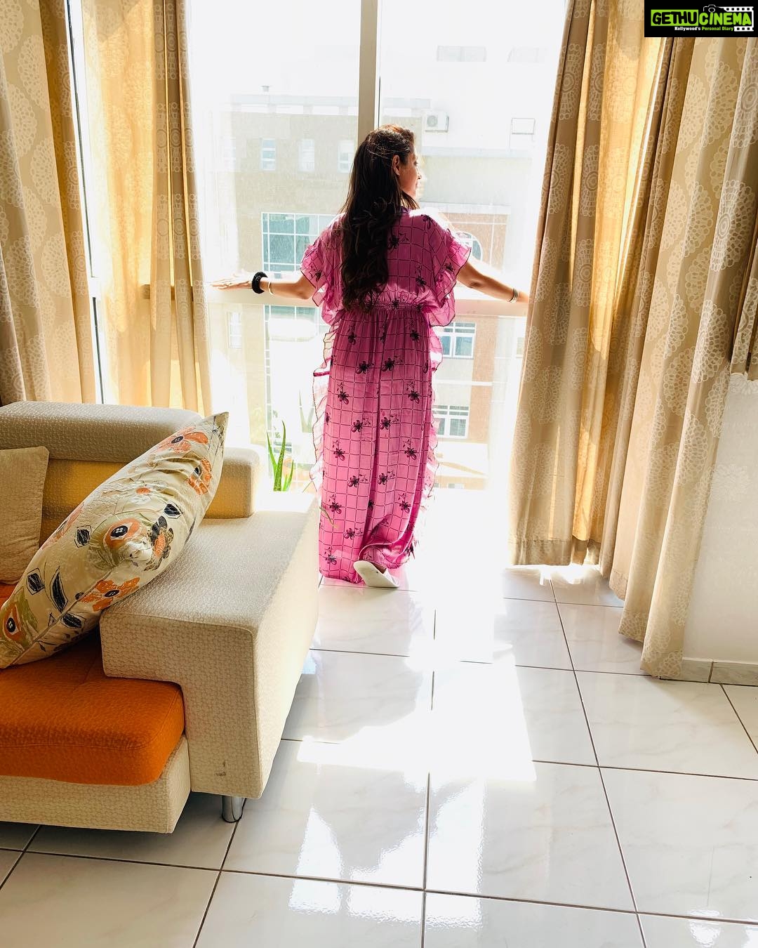 Gurleen Chopra Instagram - Dear soul : I am still learning about what you love, I am going to give us more of that, I promise ππͺππππ₯°π π... gudmng from Dubai.. morning π€³ selfie...# lovedubai #wonderfulpeople #beautifulcountry #uae Dubai, United Arab Emirates
