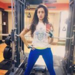 Gurleen Chopra Instagram - Change the person in the mirror, & your life will change.....( MAN IN THE MIRROR) 🤘🏻💪🏻 #gymmotivation #lovelife #myinspiration #newenergy #stronggirl #goodvibes Waves Gym