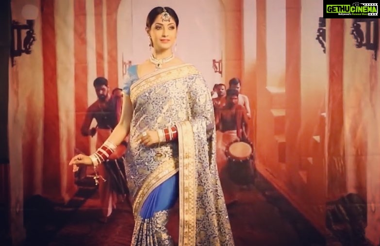 Gurleen Chopra Instagram - I love you, and that’s the beginning and end of everything...#bridalshoot #indianbride #kalaniketanclassic #kalaniketan_sarees Mumbai, Maharashtra