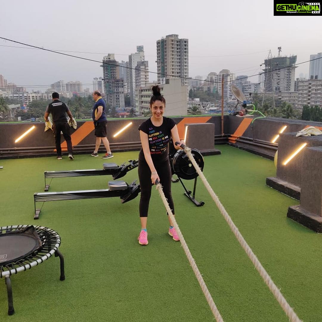 Gurleen Chopra Instagram - Battle rope training in our new open crossfit training area... experience the new waves gym💪🏻....#stayfit #stayyoung #staycute... Waves Gym