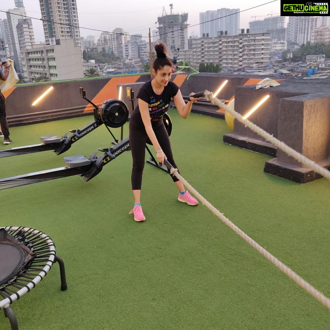 Gurleen Chopra Instagram - Battle rope training in our new open crossfit training area... experience the new waves gym💪🏻....#stayfit #stayyoung #staycute... Waves Gym