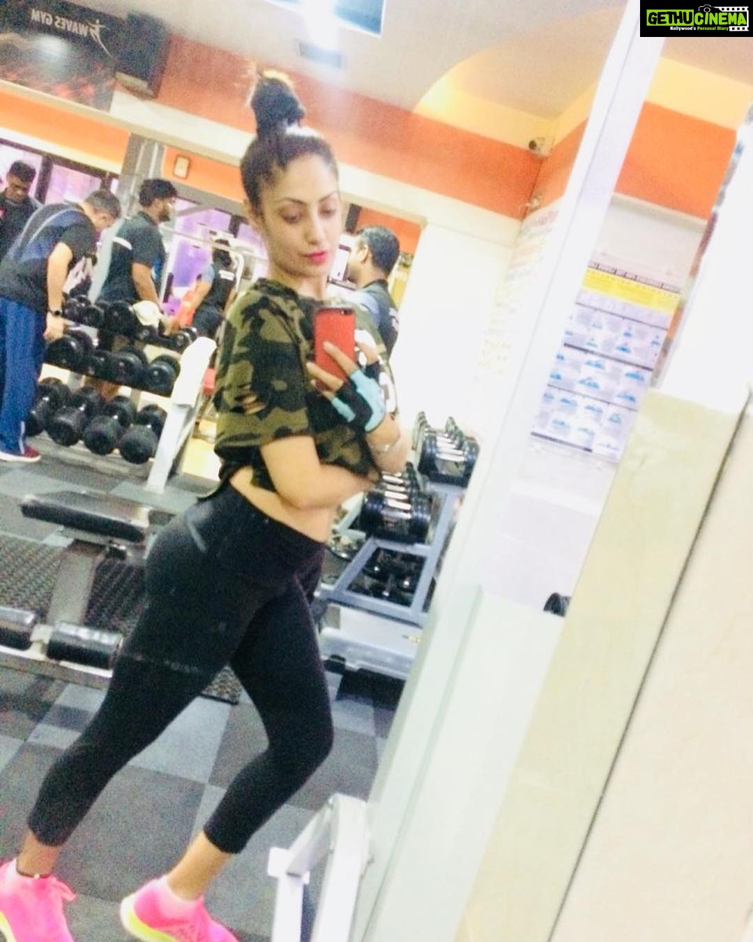 Gurleen Chopra Instagram - It's a clichè in today's world to get compliments like "Hot" and "Sexy".... but to get the body and mind trully "Hot" and "Sexy"...you need proper focus, balanced diet and every drop of sweat worth a penny !💪🏻 🌟