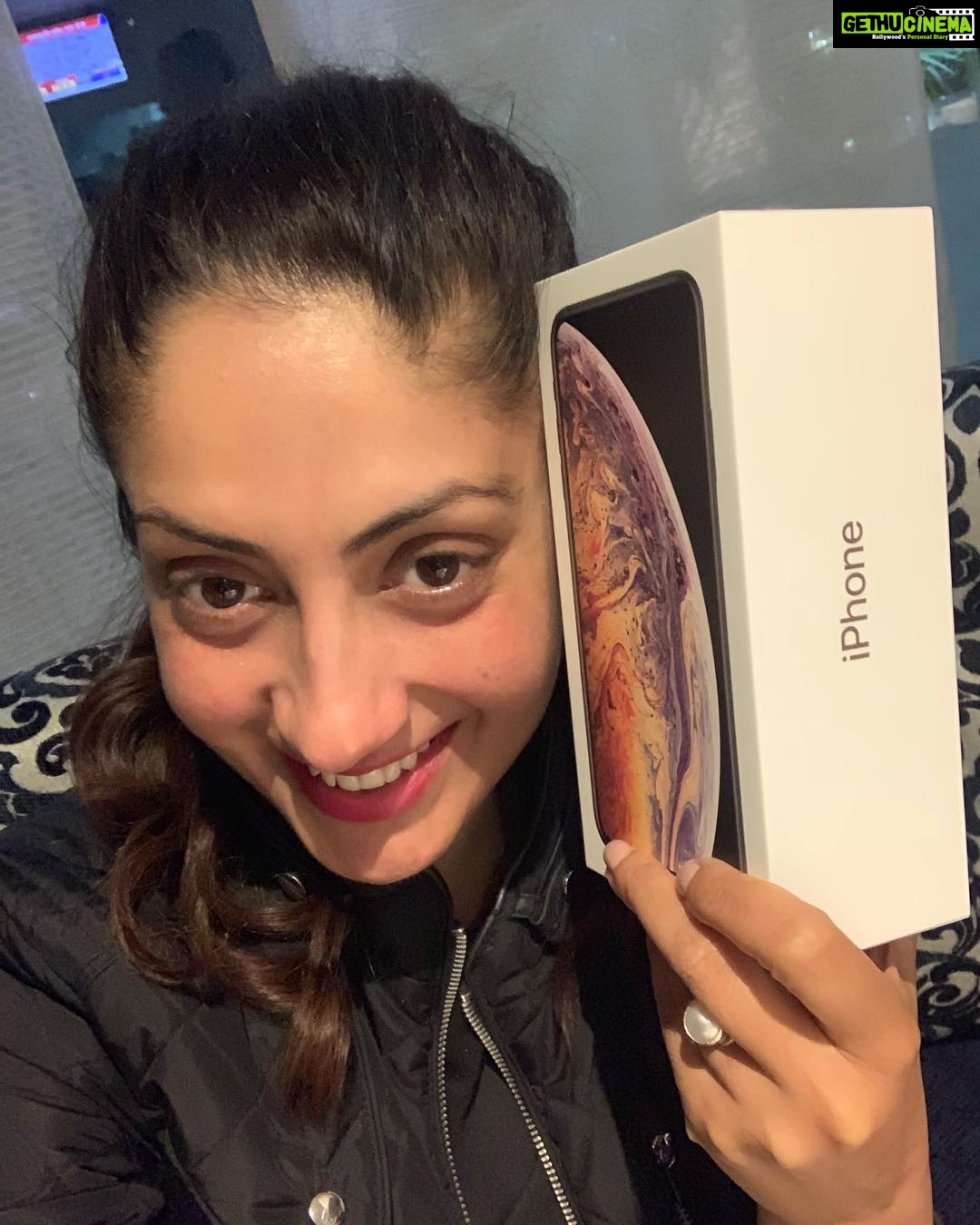 Gurleen Chopra Instagram - It feels so good when you pamper yourself with little indulgence in the new year....I did the same to myself with new IPH XS MAX.....😊 HELLO 2019 .....