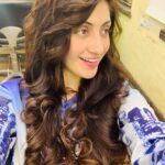 Gurleen Chopra Instagram - A woman who cuts her hair is about to change her life.....thx Shano u r a wonderful gal,, May Baba ji gives u all the happiness of this world...#newhaircut #newmovie #newlook @shanohanspal11 Hakim's Aalim Hair 'N' Tattoo Lounge