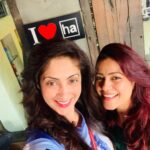 Gurleen Chopra Instagram - A woman who cuts her hair is about to change her life.....thx Shano u r a wonderful gal,, May Baba ji gives u all the happiness of this world...#newhaircut #newmovie #newlook @shanohanspal11 Hakim's Aalim Hair 'N' Tattoo Lounge