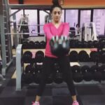 Gurleen Chopra Instagram - Core workout for my upcoming movie 10days target thx to my trainers #mondaymotivation #earlymorninggym #desigheefat #punjabichubbygirl have a great start of week.... Waves Gym