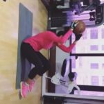 Gurleen Chopra Instagram - Core workout for my upcoming movie 10days target thx to my trainers #mondaymotivation #earlymorninggym #desigheefat #punjabichubbygirl have a great start of week.... Waves Gym