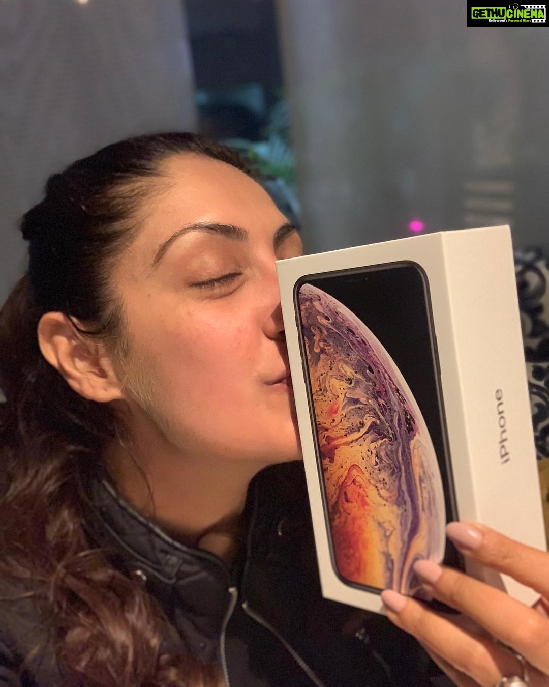 Gurleen Chopra Instagram - It feels so good when you pamper yourself with little indulgence in the new year....I did the same to myself with new IPH XS MAX.....😊 HELLO 2019 .....